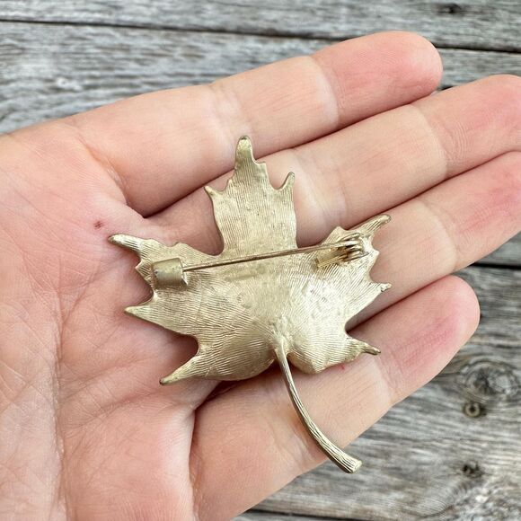 Vintage Jewelry Gold Tone Leaf with faux pearl and rhinestones - Picture 2 of 2